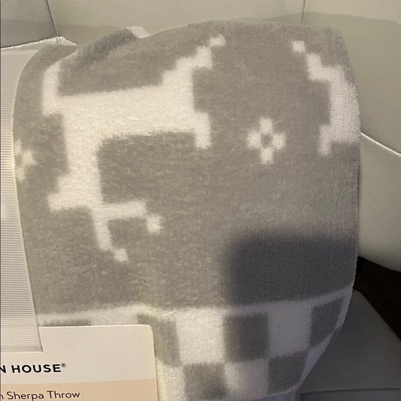 Elegant Velvet Plush Sherpa Throw - Picture 5 of 7